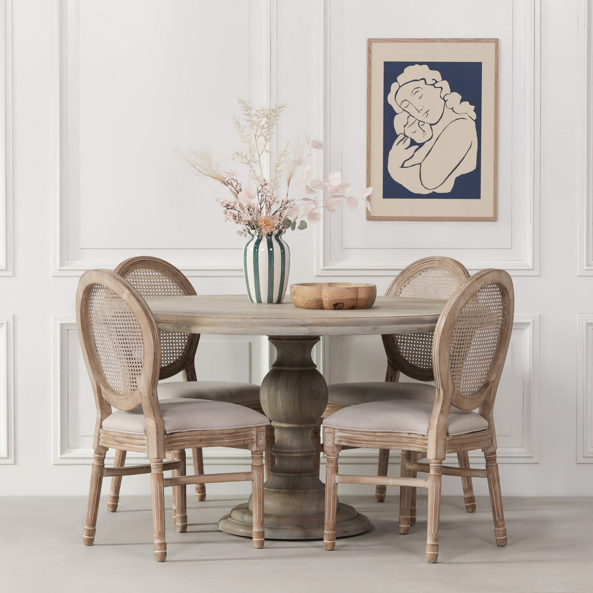 Rustic Round Pedestal Dining Table in White Cedar | 147cm Dining table CasaFenix