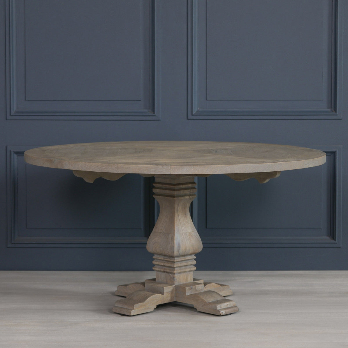 Rustic Round Squared Pedestal Dining Table in White Cedar | 151.5cm Dining table CasaFenix